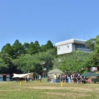 旧南条小跡地をキャンプ場に　グラウンドにテント、保健室は売店　地域活性化へ期待　横芝光