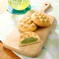 飯岡メロンのピューレを使った「メロンまんじゅう」（米屋提供）