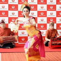 ＪＡＬ　ジャカルタ線就航６０周年　バリ舞踊　交流発展に華　成田空港