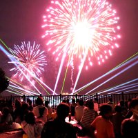 小中生招き市民花火大会　笑顔も花開く　富津・マザー牧場