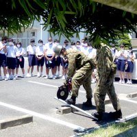 自衛隊災害出動学ぶ　長生中防災部特殊機材など操作
