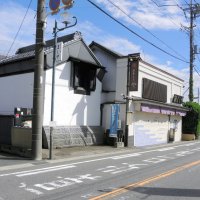 江戸時代の蔵などが立ち並ぶ流山本町の街並み。市の古い歴史を今に伝えている＝１８日午後１時ごろ、流山市