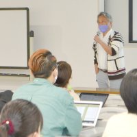 千葉大で開講されている「アイヌ語」の授業の様子＝千葉市稲毛区の千葉大西千葉キャンパス