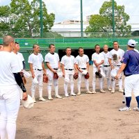 興南との初戦に向け始動した市船橋ナイン＝兵庫県西宮市（チーム提供）