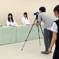 学校紹介ビデオを「フライヤーズ」の面々が制作。企画、出演、演出までやってのけた。活動は多様だ（日出学園提供）