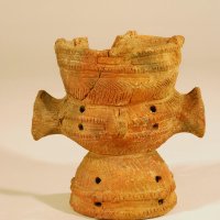 儀式用？土器穴だらけ　女性土偶、紅鮮やか　野田市郷土博物館　【おうちでミュージアム　京葉東葛デジタル鑑賞】（５）