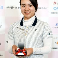 アマチュアの部１位の伊波選手＝７日、市原市の森永高滝カントリー倶楽部
