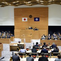 「居眠り市議会」に「だらしなさすぎる」など抗議殺到　読書や原稿手直しも…議長「職責を認識して」　市川市