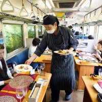 最後の一皿まで堪能　歴史に幕、乗客別れ　いすみ鉄道　レストラン列車