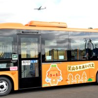 巡回バスにしばっこくん　芝山らしくデザイン刷新