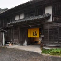 古民家をリノベーションして作った蒸留所。今後、長屋門の２階に試飲ができるコミュニティースペースを設ける予定
