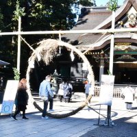心身清めて新年に　香取神宮「茅の輪」くぐり　【師走スケッチ２０２２】