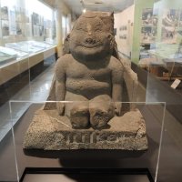 損壊された後、専門家の手で修復された初代「ビリケンさん」。現存するビリケン像としては国内最古とされる＝流山市立博物館
