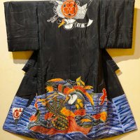 鶴や亀が描かれた絹の万祝