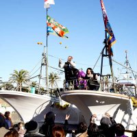 海の安全や大漁祈願　いすみ、太東漁港でみかん投げ