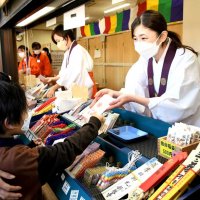 ＡＮＡ社員、成田山新勝寺で奉仕　初詣時期、コロナ禍交流