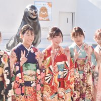 人気アシカ、とびきり笑顔で門出祝う　鴨川シーワールドで「二十歳の集い」