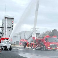 生命身体財産守る！　市原で消防出初め　決意新た　最新鋭ロボ放水砲演技も