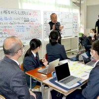 知識だけでなく論理的思考養って　民間校長務めた藤原さん　千葉女子高で特別授業