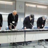 ＜市船高バレー部顧問逮捕＞校長困惑「体罰許されぬ認識あったはず」　３５年指導「絶対的な存在」　市教委「被害相談なかった」