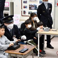 ＪＲ佐原駅、開業１２５周年祝う　子どもたち、運転に挑戦！！　町並み散策スタンプラリーも