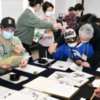 外国人が日本文化体験　香取で国際交流パーティー