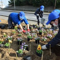 花壇にハート込め　旭農高生　【東日本大震災１２年】