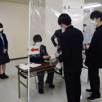 高校生５８人が投票所事務　開票日に千葉市選管　用紙交付など従事　【ちば統一選２０２３】