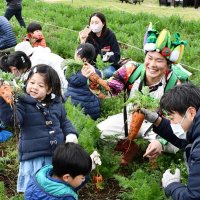 さかなクンに続け！　農業・野菜界の新星「ヤサイちゃん」デビュー　香取・ザファームでイベント