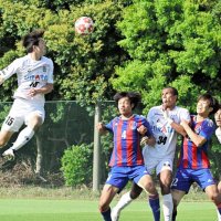 順大―ブリオベッカ浦安　延長後半、決勝ゴールを決めるブリオベッカ浦安の赤松（左）＝第一カッター