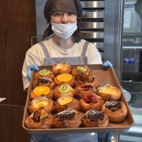 「カモガワブルワリー」で味わえる焼きたてのパン