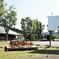 ジビエ食べ放題のレストランや加工品を販売する「猟師工房ドライブイン」＝君津市