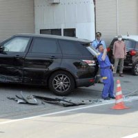 【速報】乗用車３台衝突、３人搬送　７０代男性「ブレーキとアクセル踏み間違えた」　東金、コンビニから県道に出ようと