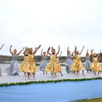 息の合った踊りを披露するダンサー＝２０日、銚子市
