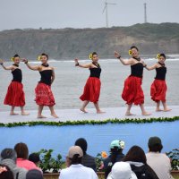 絶景の海辺でフラの祭典　銚子ハワイアンフェスティバル開幕　優美な踊りで会場魅了