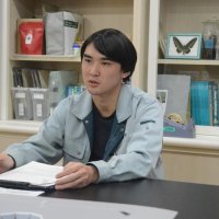 取材に応じる岩沢さん＝東金市
