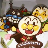 子供たちに大人気のキャラクターケーキ。似顔絵ケーキも引き受けている（長谷川さん提供）
