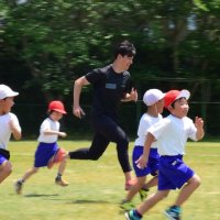 児童“一流の走り”学ぶ　千葉県出身の元選手ら指導　白子・関小