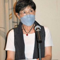 母親、山口カズ子さんの被爆体験を語り継ぐ活動を続けている樋口さん＝昨年８月、千葉県庁