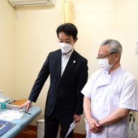 ＜新型コロナ５類移行＞　部屋や時間帯分け診察　熊谷知事、医療機関を視察