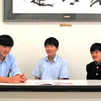 学校生活の実感を語り合う（左から）上田さん、田脇さん、樋口さん
