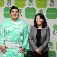 支えに感謝「横綱目指す」　木竜皇、幕下優勝を報告　出身の柏訪問