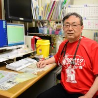 新型コロナの５類移行後、急性感染症の患者が増えていると語る太田文夫さん＝７日、千葉市美浜区
