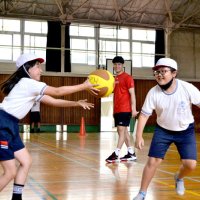 憧れのプロにコツ学ぶ　千葉ジェッツ高橋選手　小学校でバスケ教室　船橋