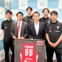 選手４人が戦績報告　市川・田中市長に　来季は「３冠獲得」目標　千葉ジェッツ