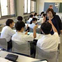 土曜講座で行われた手話講座の一幕