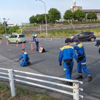 【続報】横断中に男女２人はねられる　高校生とみられる女性死亡、男性重傷　成田の国道５１号　容疑でトラックの男逮捕「赤信号に気付くのが遅れた」