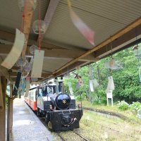 里山に涼やかな音色　風鈴１７０個飾り付け　小湊鉄道・月崎駅