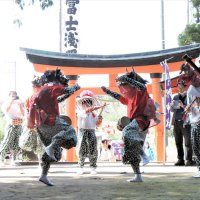 豊作祈り「羯鼓舞」奉納　７０代と２０代の獅子役、息の合った踊り披露　富津・古船浅間神社