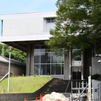 「千葉文化の森」計画で県文化会館や県立中央図書館とともに一体的に設計された聖賢堂。取り壊される予定
